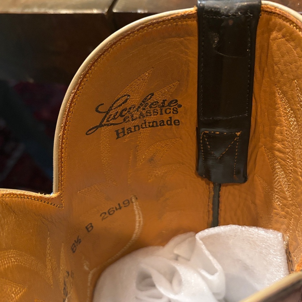 Lucchese women's cowboy boots these are size 8.5 B

Great condition - Picture 10 of 13